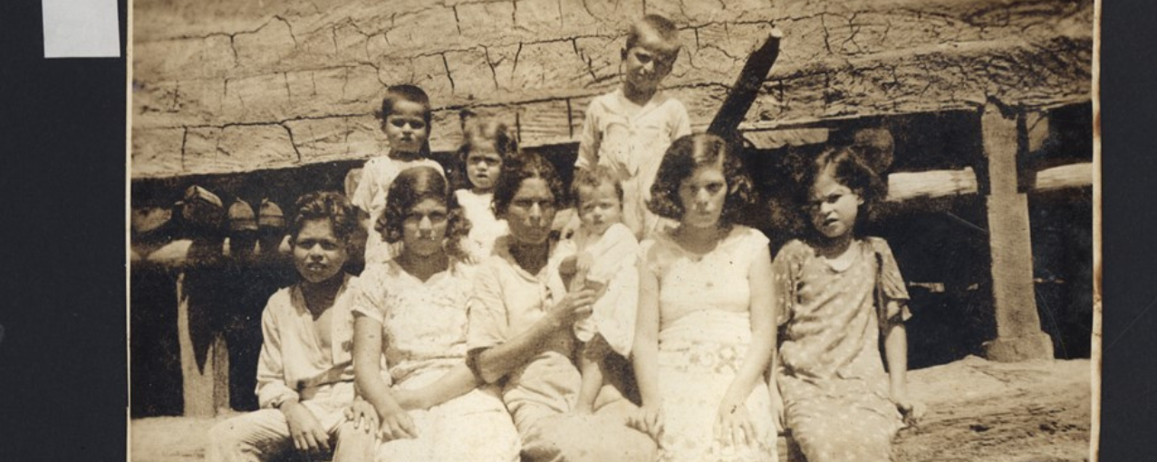 Na imagem, consta a foto de uma família brasileira, disponível no acervo do Museu da Imigração.