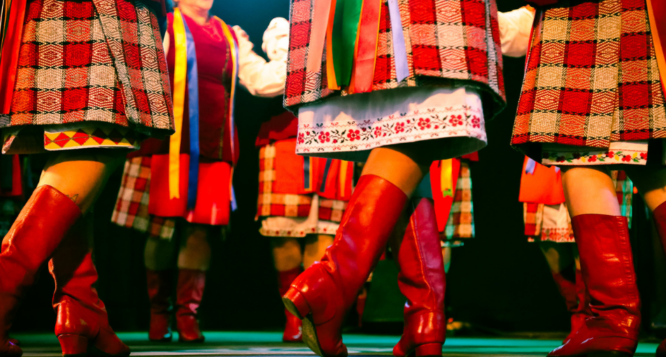 Foto de grupo de dança na Festa do Imigrante